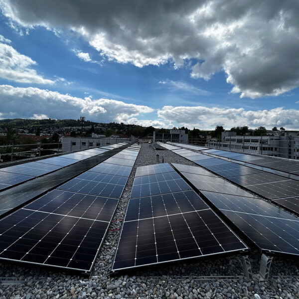 Grimm Solartechnik AG - Photovoltaik Aufdach-Anlage